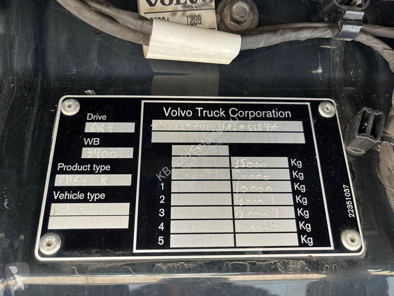 Cabeza tractora Volvo 750 8x4 GCW 90 ton /...