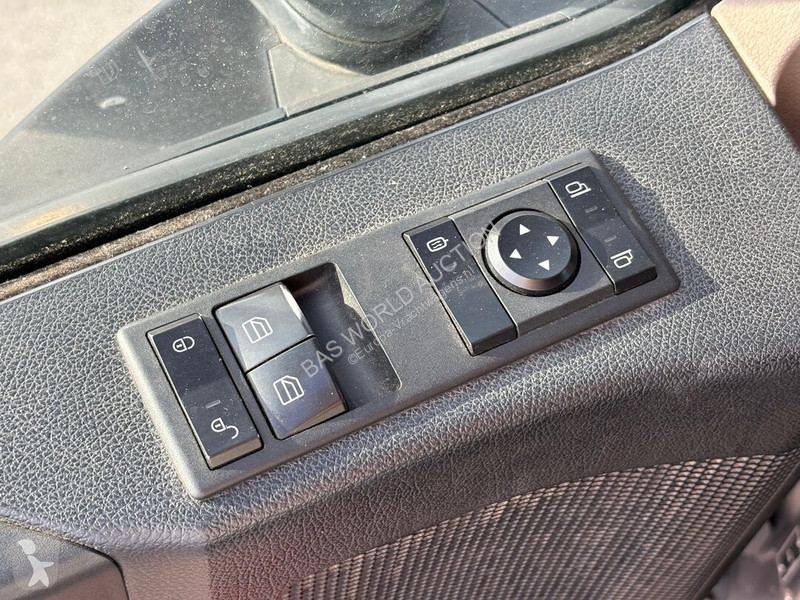 Nyergesvontató Mercedes 2551