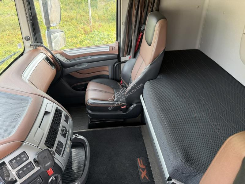 Tracteur DAF 530