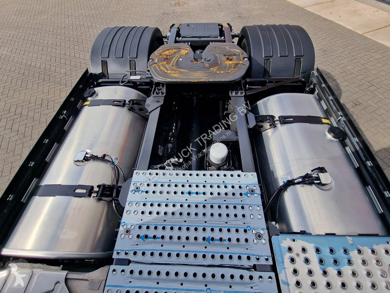 Tractor Volvo 13500 Globetrotter XL Aero 4x2 -...