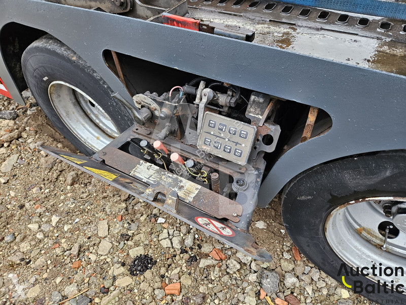 Traktor Mercedes 843