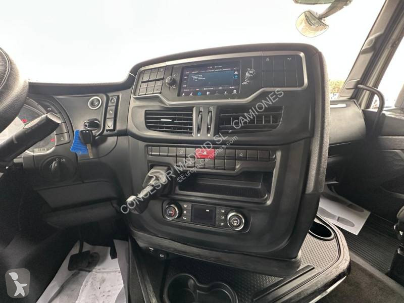Iveco AS440S49T/P tractor unit