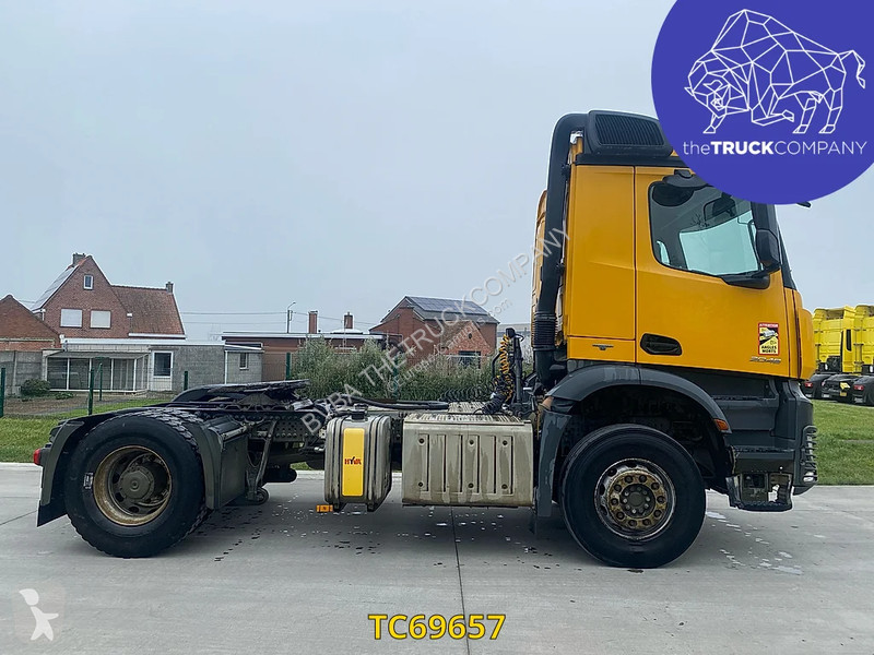Traktor Mercedes 2048