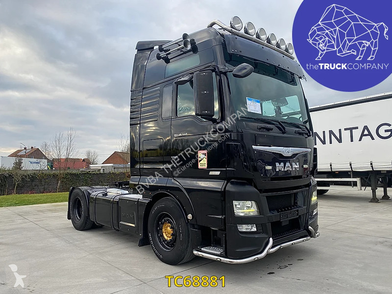 Traktor MAN 560