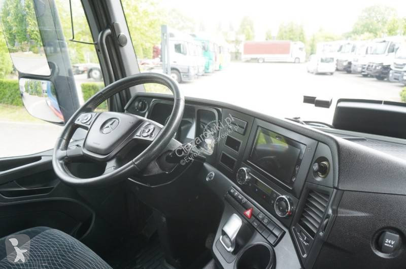 Cap tractor Mercedes