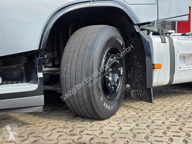 Tahač Volvo / Retarder / Standklima / TV / 6D