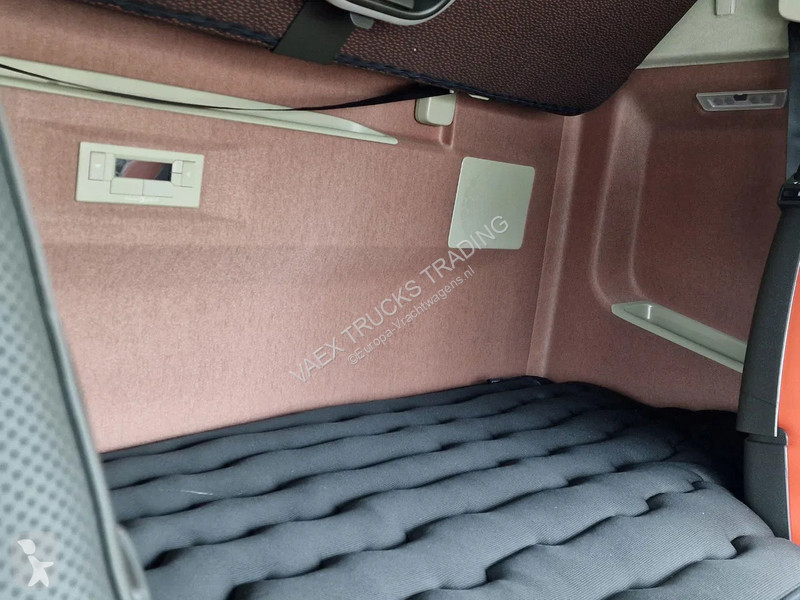 Traktor Volvo 780 Aero Globetrotter XL 4x2 -...