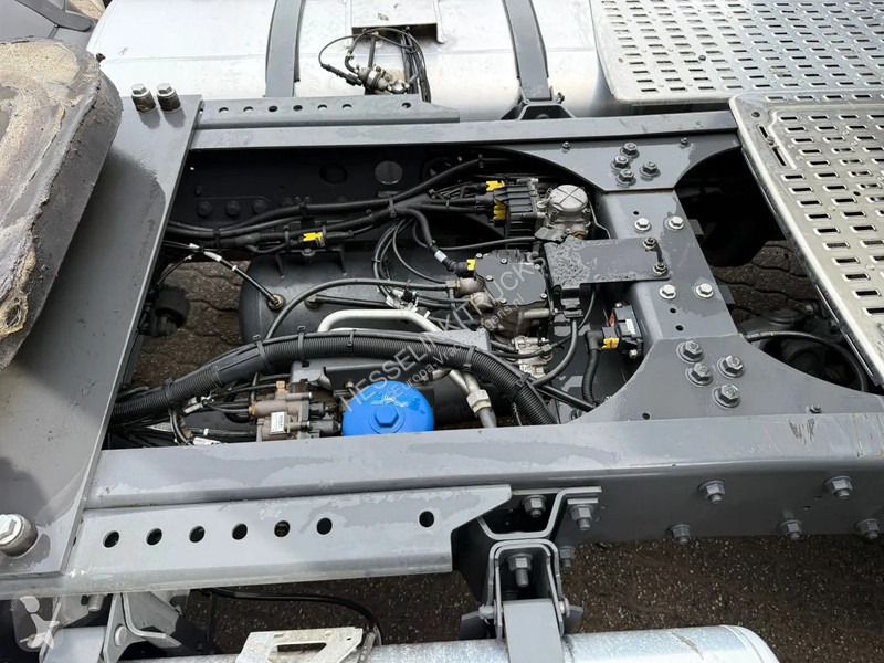 جرار DAF 480 SSC Super Space 2x tank LED...