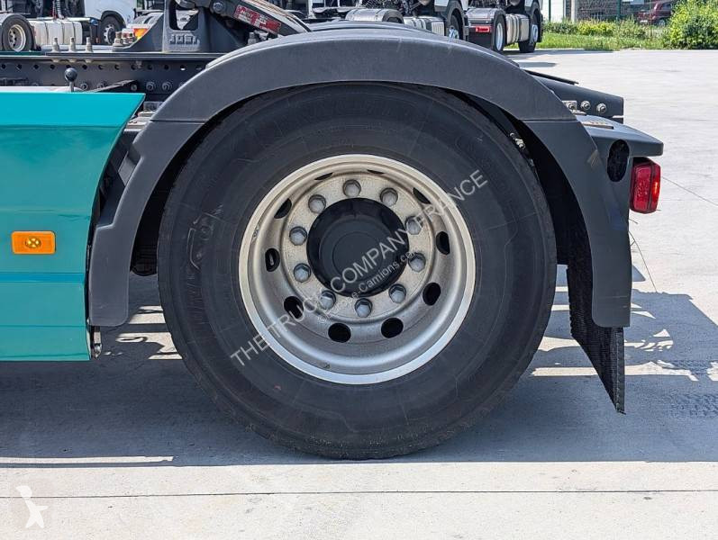 جرار Volvo