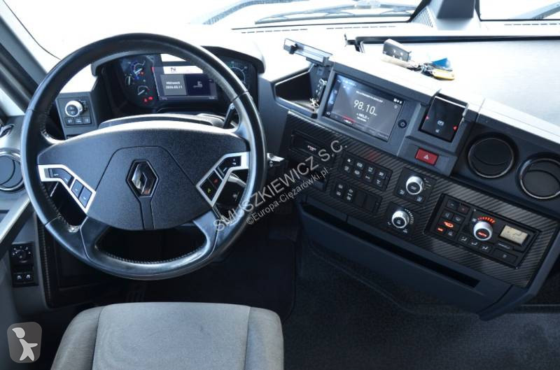 Влекач Renault