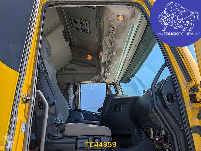 جرار Iveco 440 S45