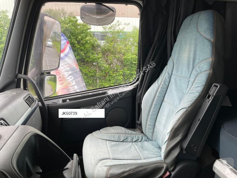 جرار Volvo 400