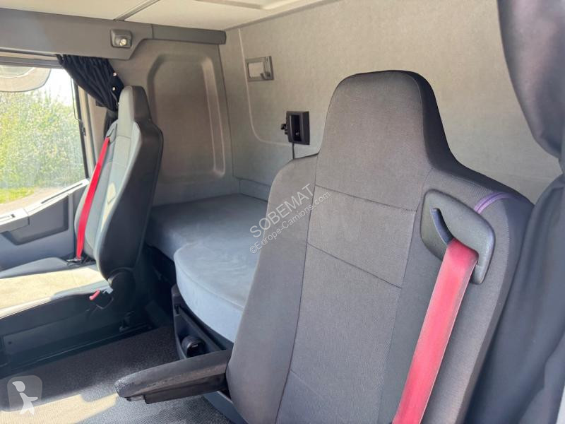 جرار Renault 440