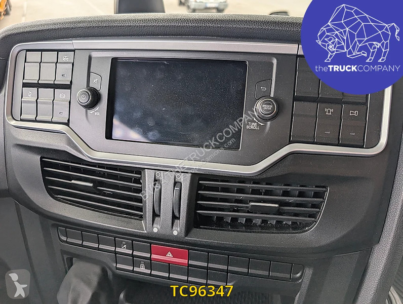 Iveco S-Way 490 tractor unit