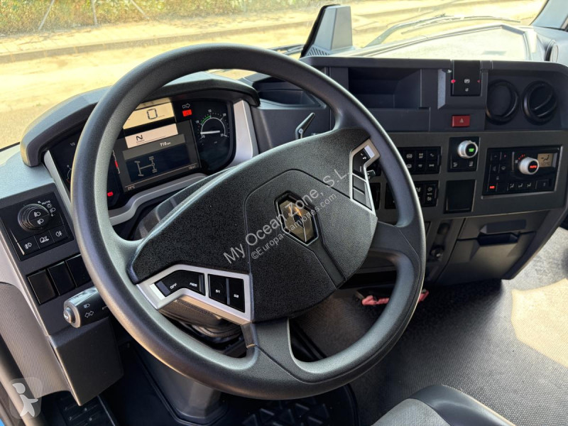 جرار Renault T440