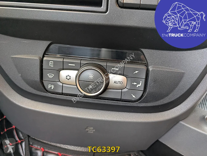 جرار DAF 530