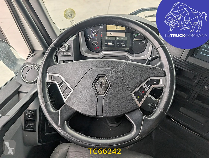 جرار Renault T 520