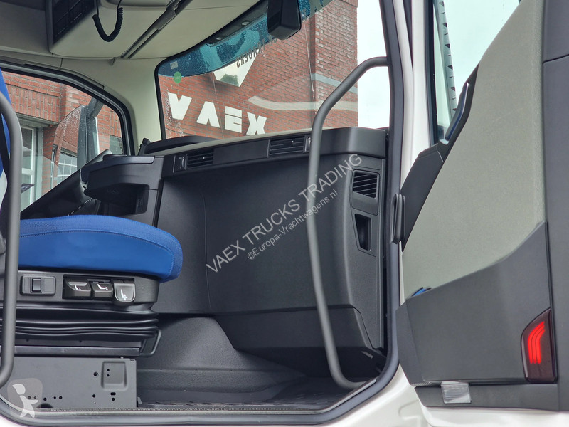 جرار Volvo 13500 Aero Globetrotter XL 4x2 - New...