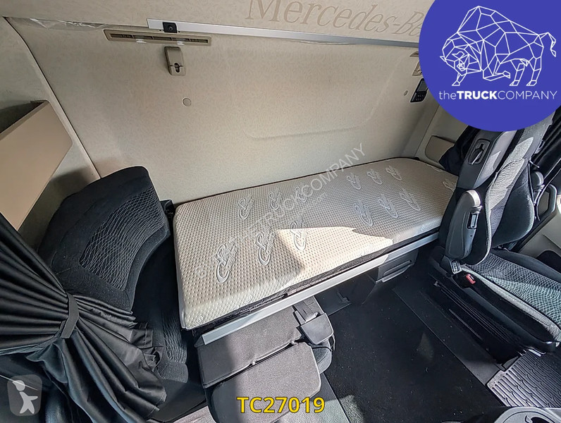 Тягач Mercedes 1853