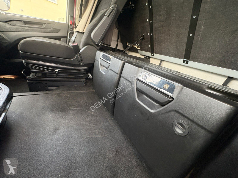 Nyergesvontató Iveco S...