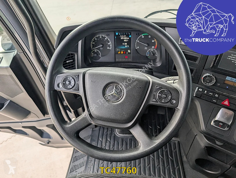 Тягач Mercedes 1851