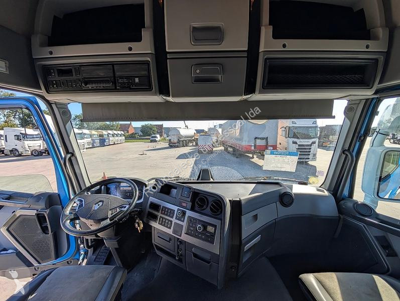 Renault  T520 tractor unit
