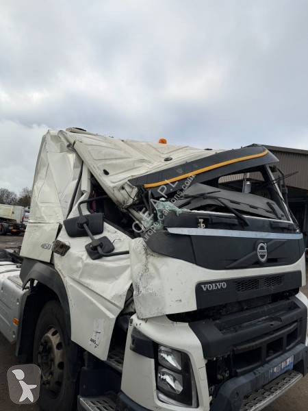 جرار Volvo