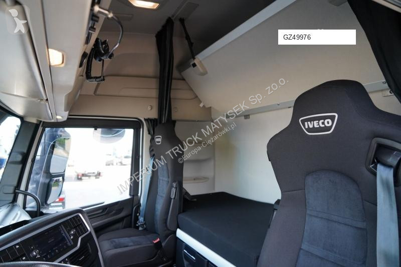 Влекач Iveco 490