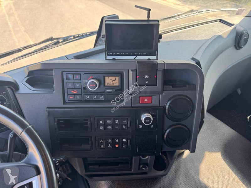 جرار Renault 440