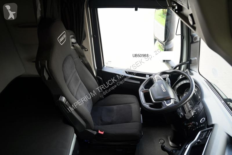 Влекач Iveco / 490