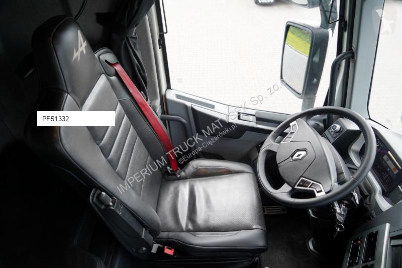 جرار Renault T 520