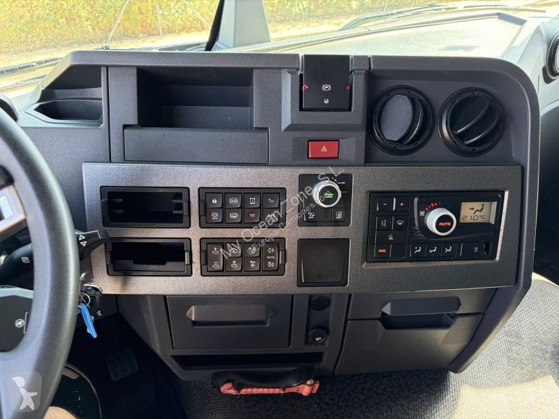 جرار Renault T440