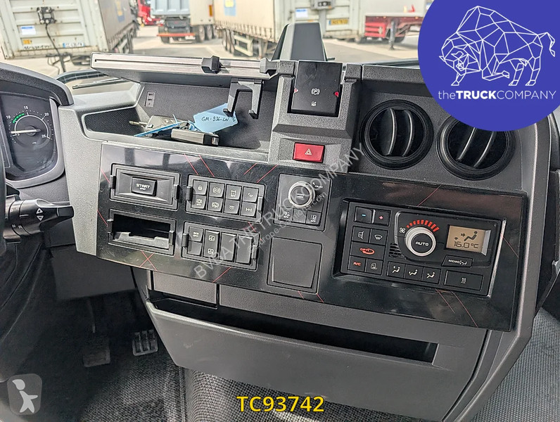 جرار Renault T 480
