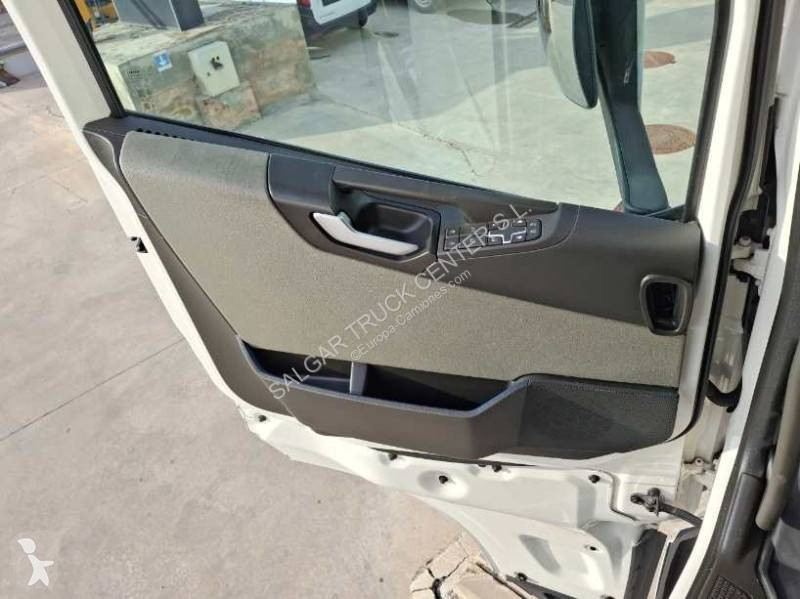 جرار Volvo