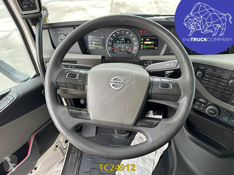 جرار Volvo