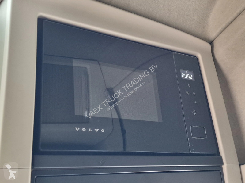 Trekker Volvo 13500 Globetrotter XXL Aero -...