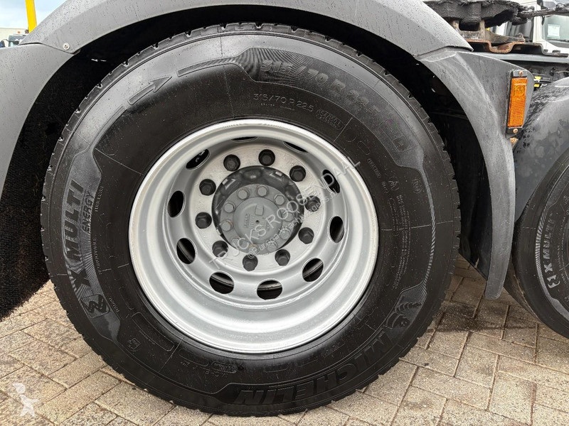 Cabeza tractora DAF 106460 + LEADING AXLE + 6X2...