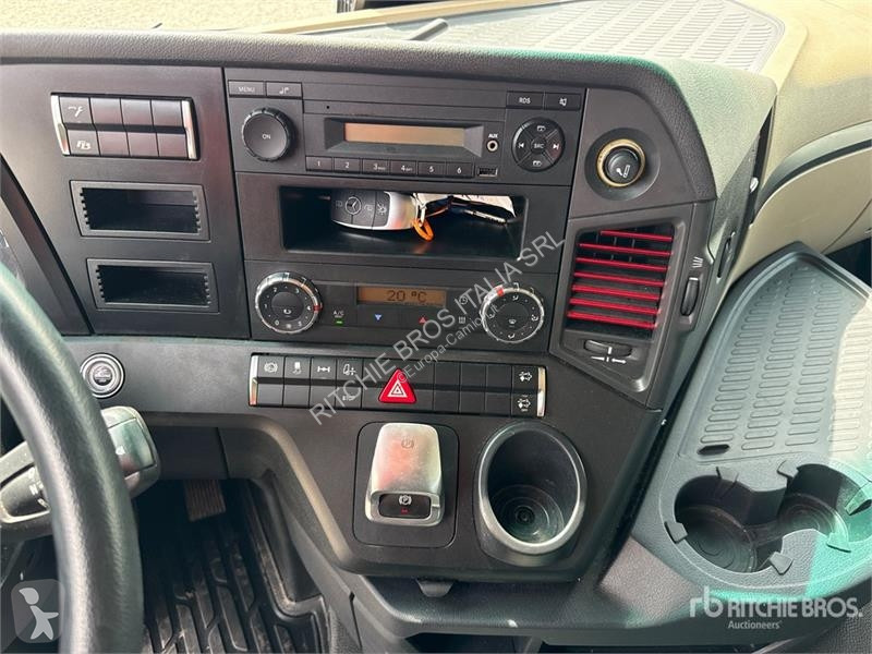 Тягач  Actros 1845