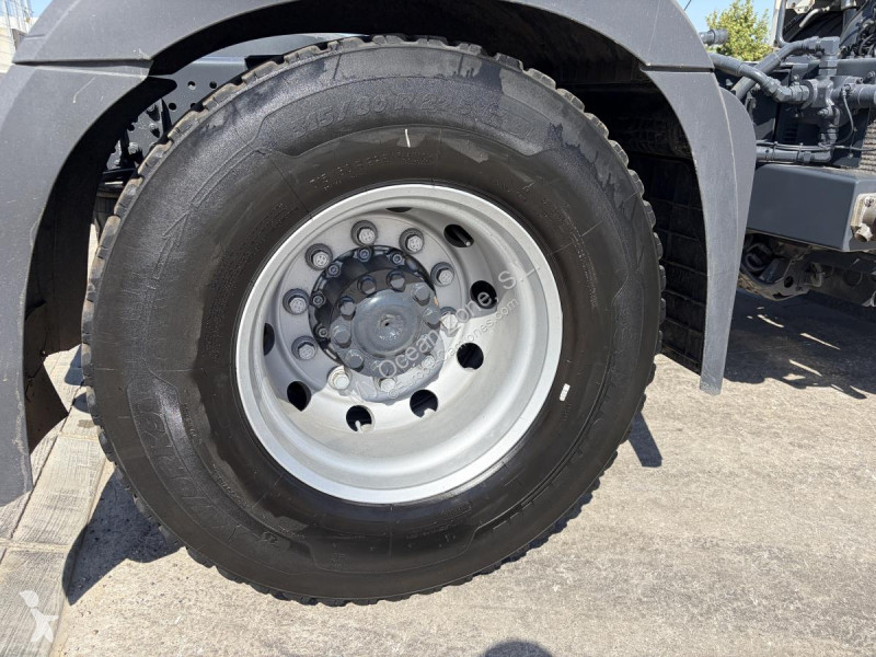 Cabeza tractora Mercedes 1843