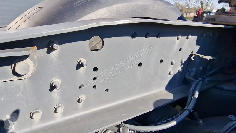 Traktor DAF 440 SpaceCab 4x2 - Full spoiler -...