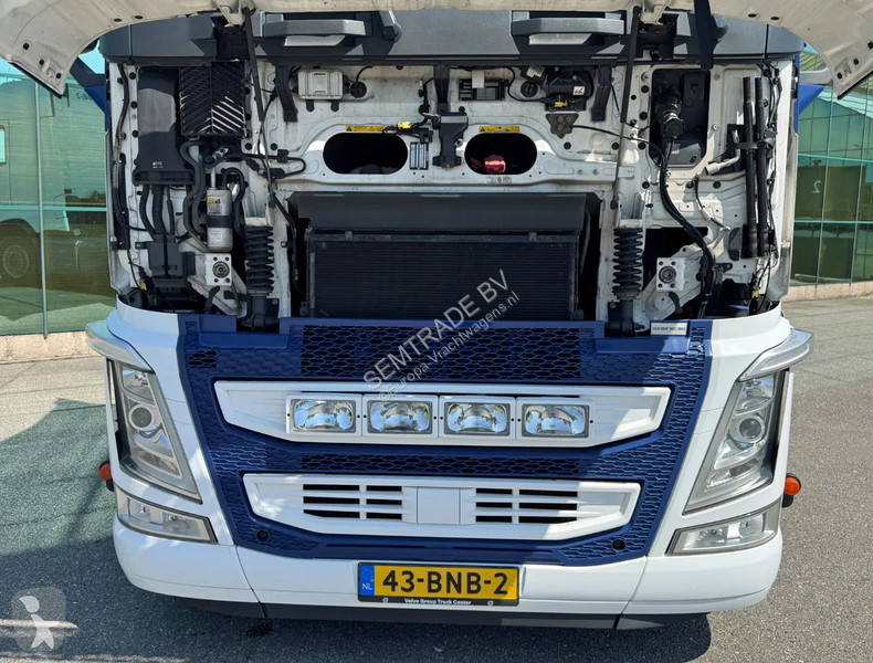 Traktor Volvo FH 500 6X2 GLOBETROTTER 2x TANKS...