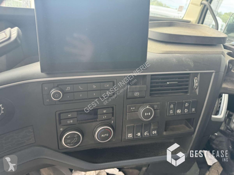 جرار Volvo 500