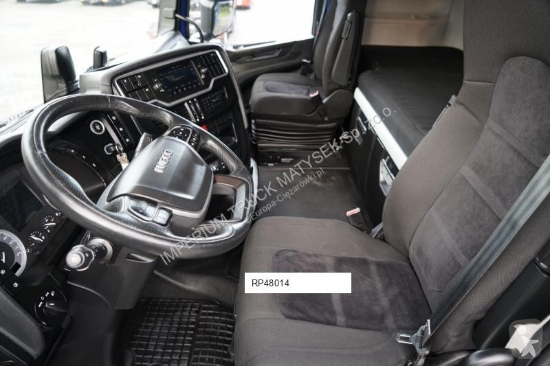 Влекач Iveco 460