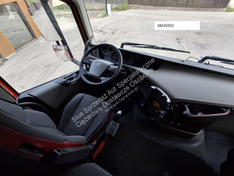 Влекач Volvo FH 420 ADR
