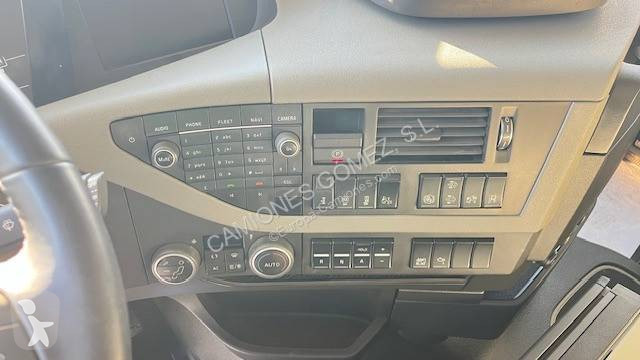 جرار Volvo