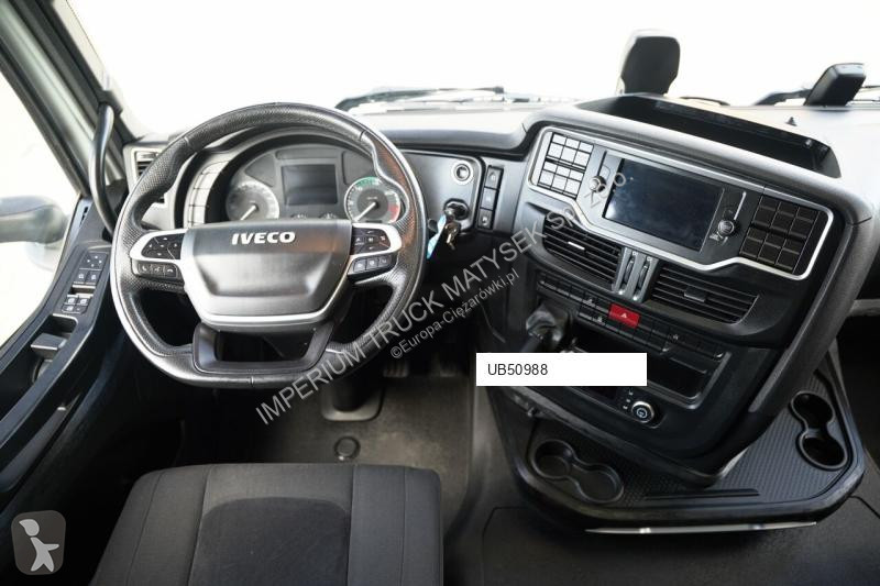 Влекач Iveco / 490