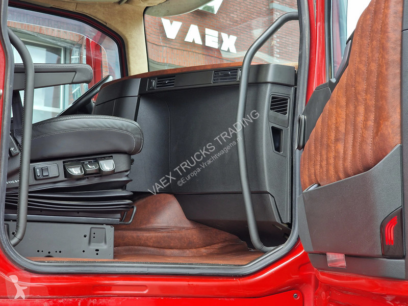 جرار Volvo 13540 Globetrotter 6x4 - Lift axle -...