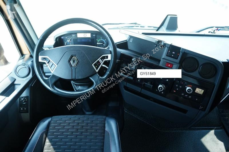 جرار Renault T 520