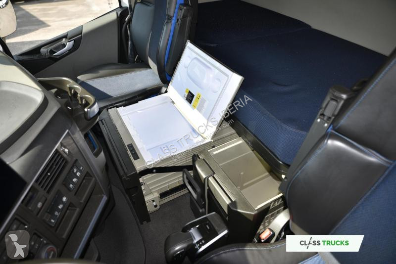 جرار Volvo 500 Globetrotter XL Retarder...