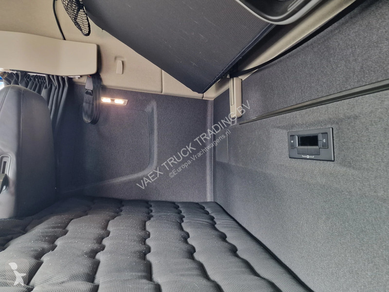 Trekker Volvo 13500 Globetrotter XXL Aero -...